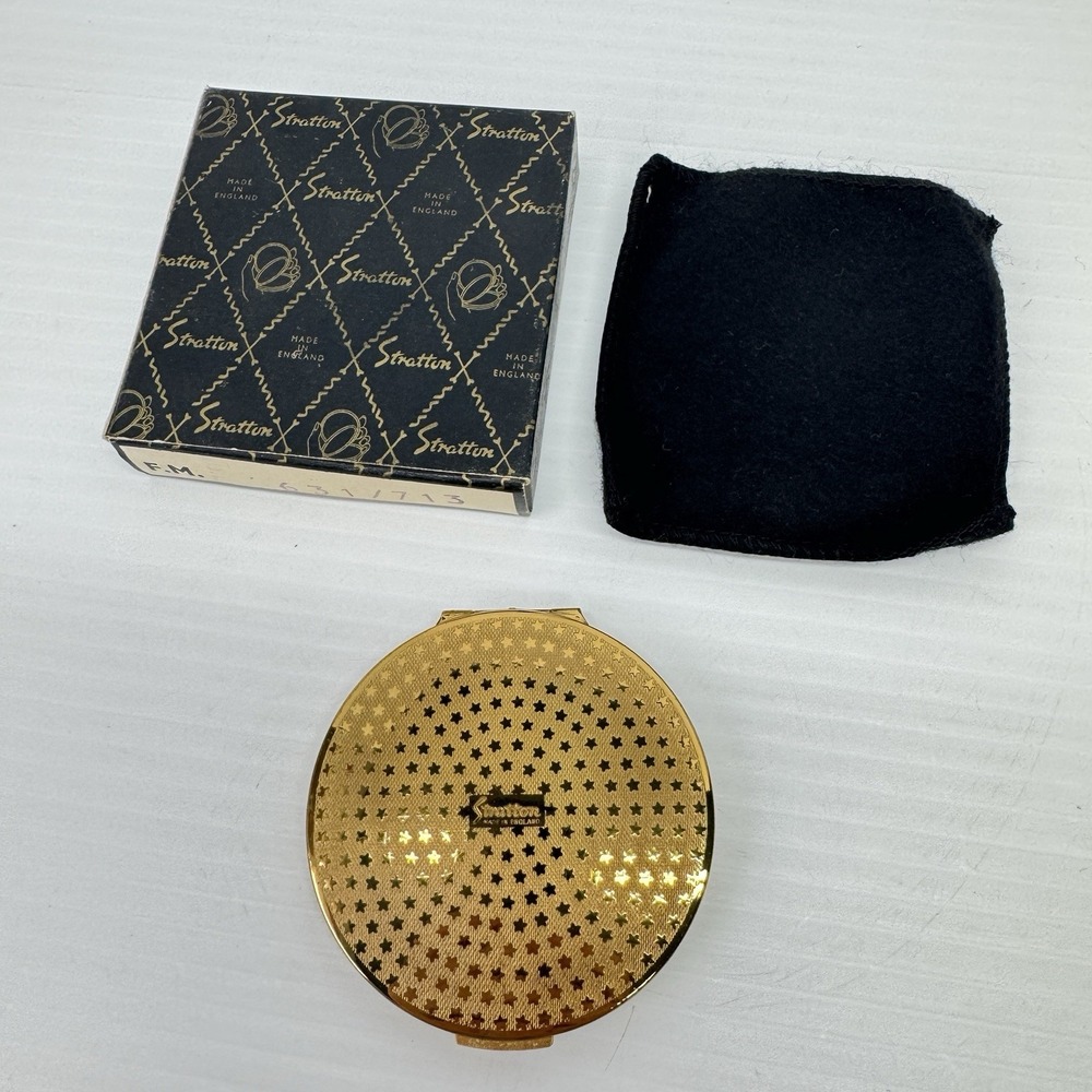 VINTAGE STRATTON ENGLAND MAKEUP COMPACT GOLD TONE STARS IN BOX UNUSED